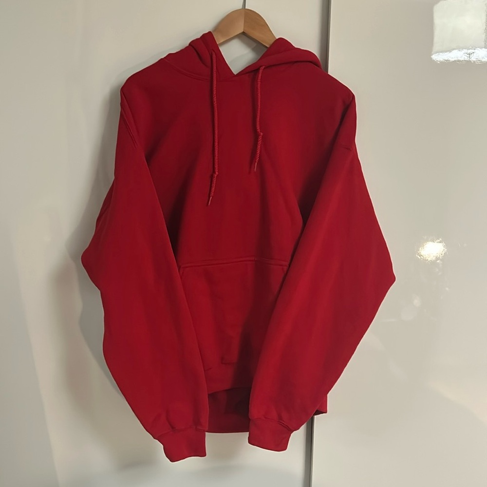 Gildan Heavy Blend first aid sweater